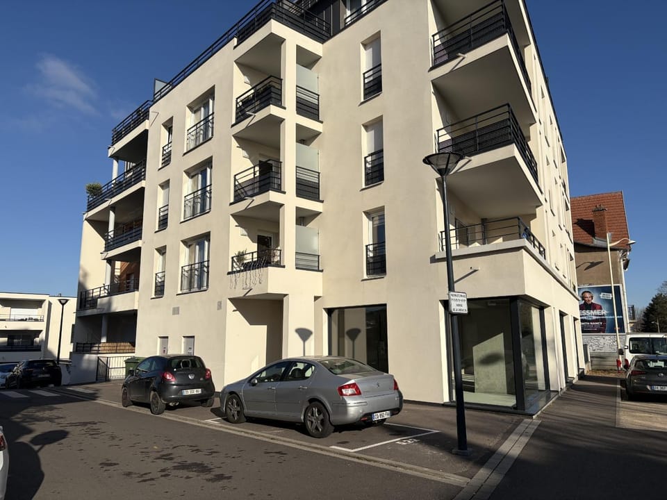 Property building, Facade/entrance, Off site
