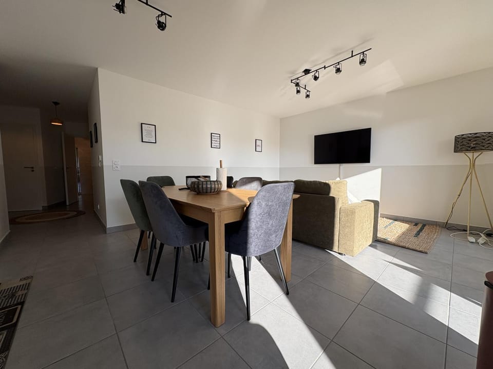 Communal lounge/ TV room, Living room