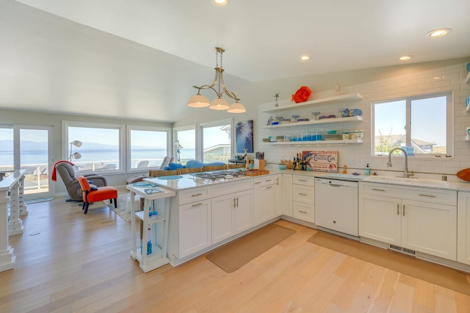 Stunning Home in Coupeville with Deck and Beach Access House in Whidbey Island