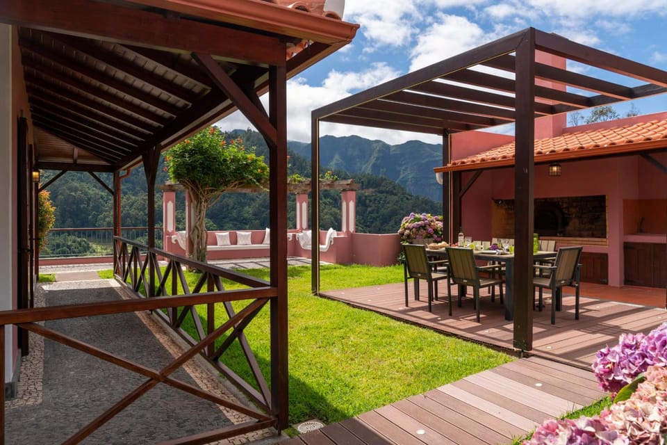Property building, Garden, Dining area, Mountain view