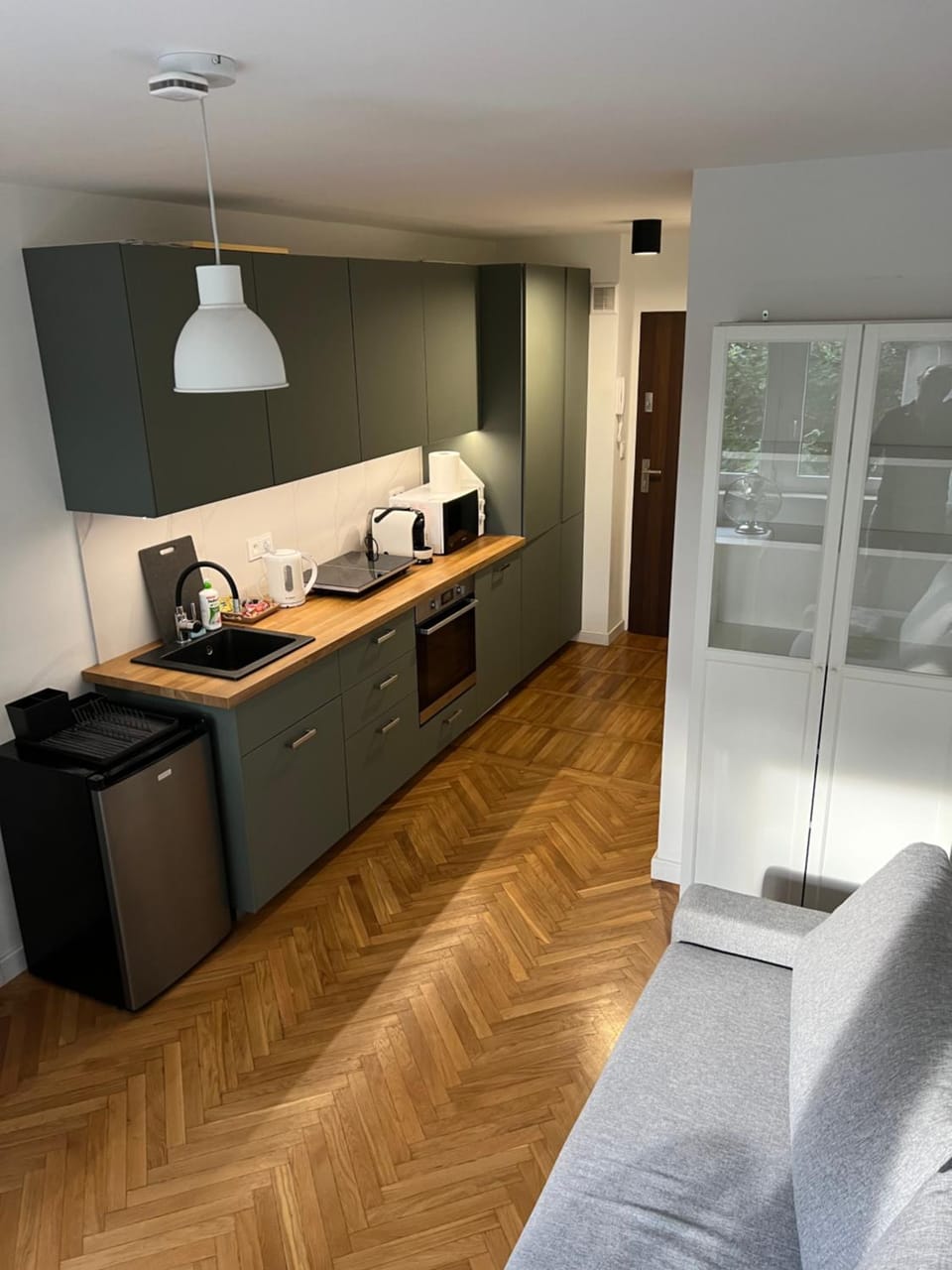 Coffee/tea facilities, Kitchen or kitchenette, microwave, oven, stove