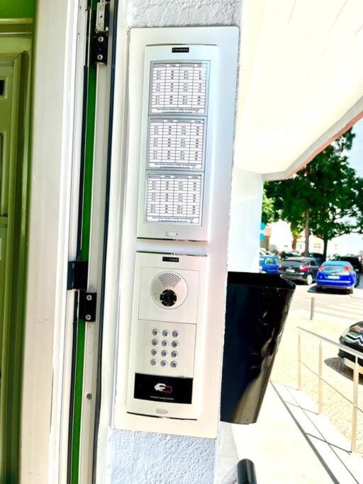 New-Romantic studio near the beach! Apartment in Lisbon District