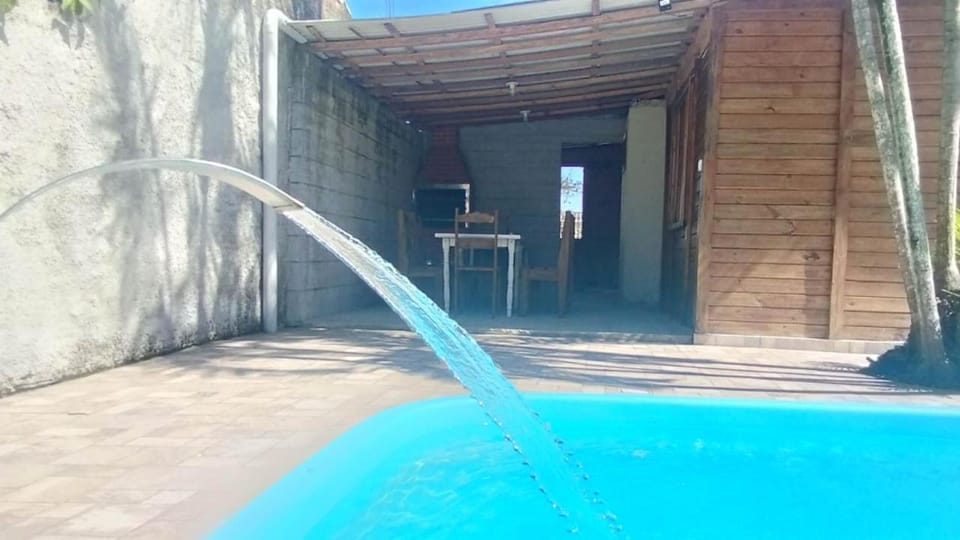 Casa com Piscina Tv e Wi-fi, pertinho do Mar House in State of Paraná