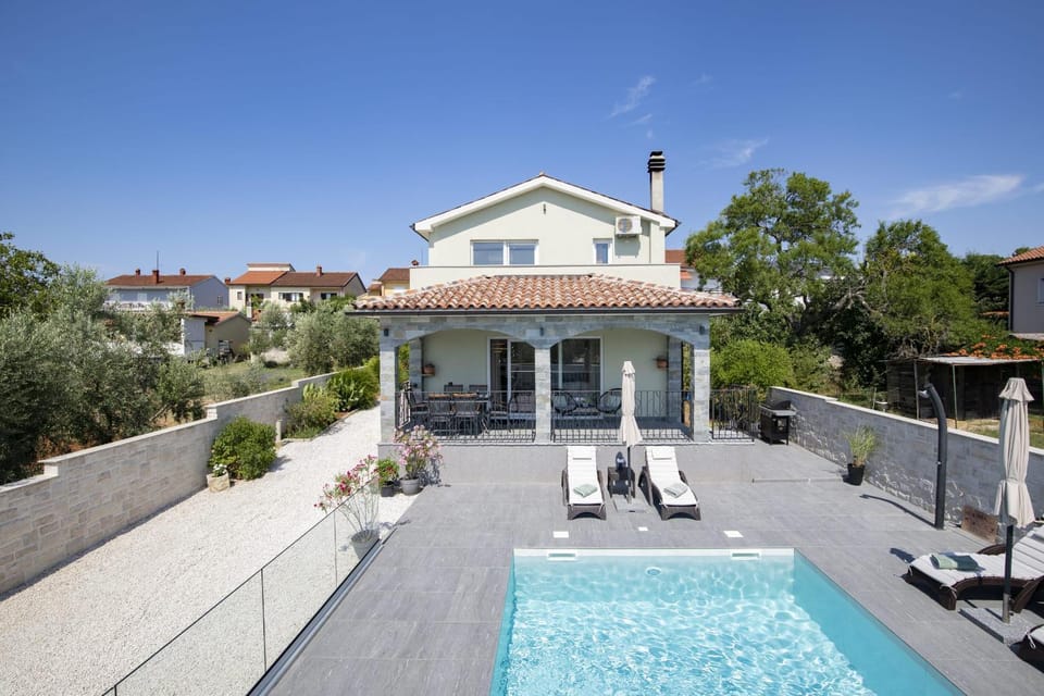 Property building, Swimming pool