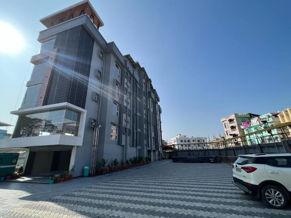 Property building, Day, Parking