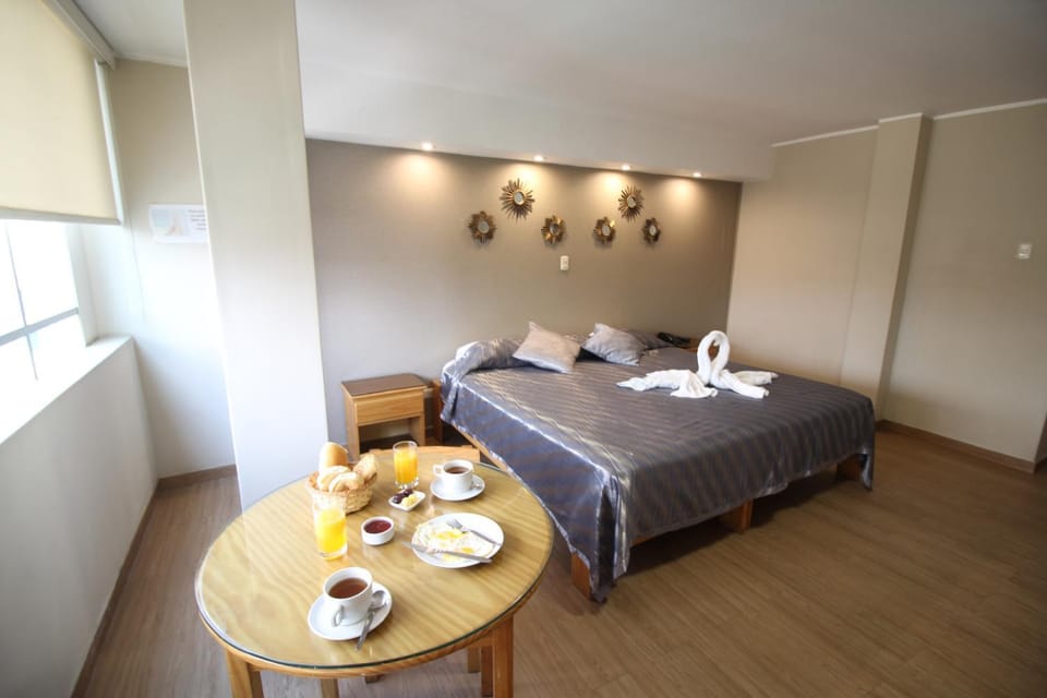 Bed, Bird's eye view, Living room, Photo of the whole room, Food, Breakfast