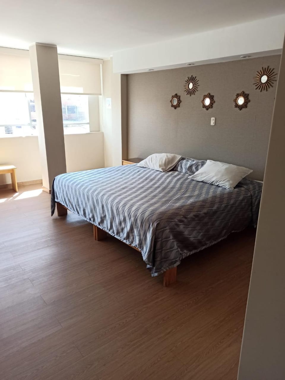 Bed, Bird's eye view, Photo of the whole room, Sunrise, acessibility