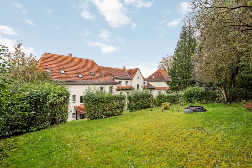 Property building, Spring, Day, Natural landscape, Garden, Garden view