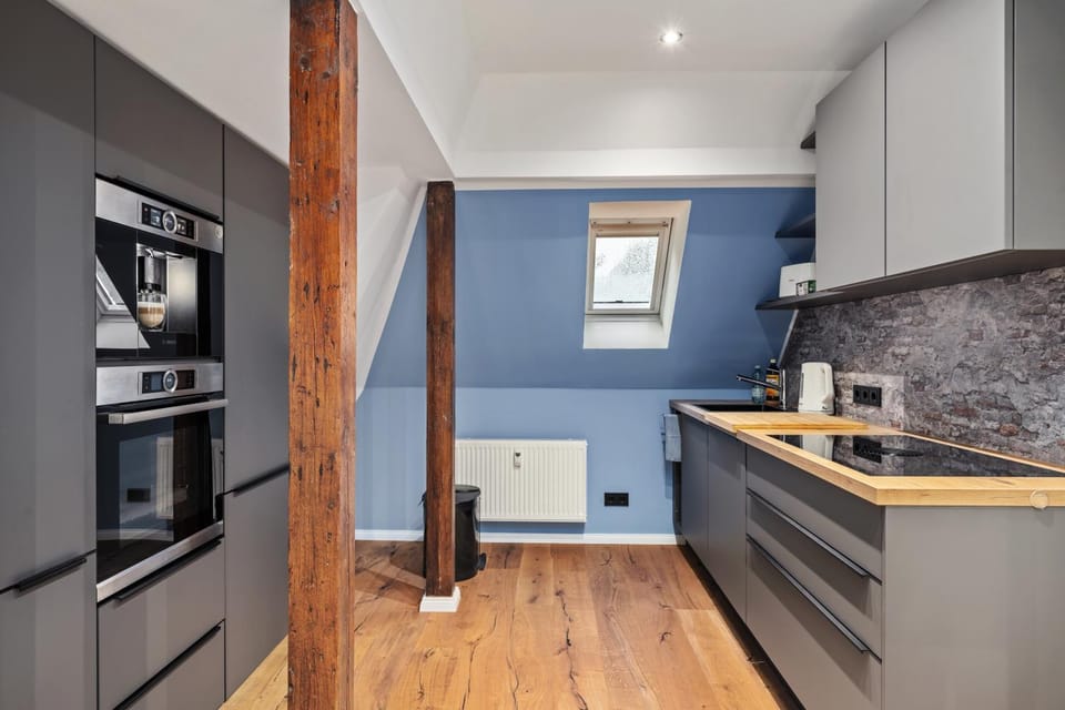 Coffee/tea facilities, Kitchen or kitchenette, oven, stove, toaster