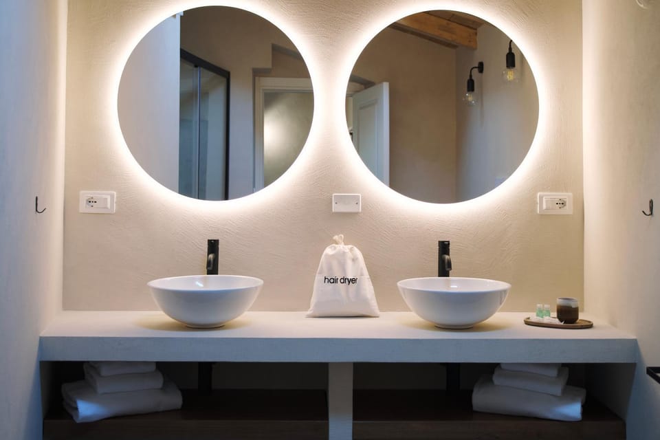 Bathroom, towels