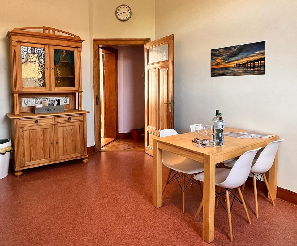 Dining area, kitchen