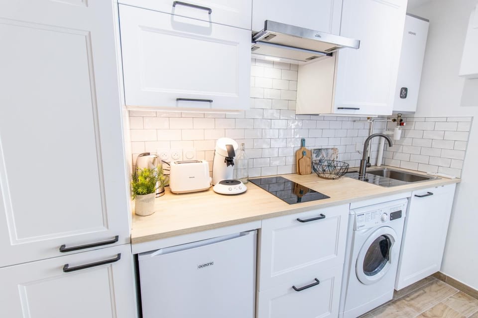 Coffee/tea facilities, Kitchen or kitchenette, minibar, stove, toaster, dryer