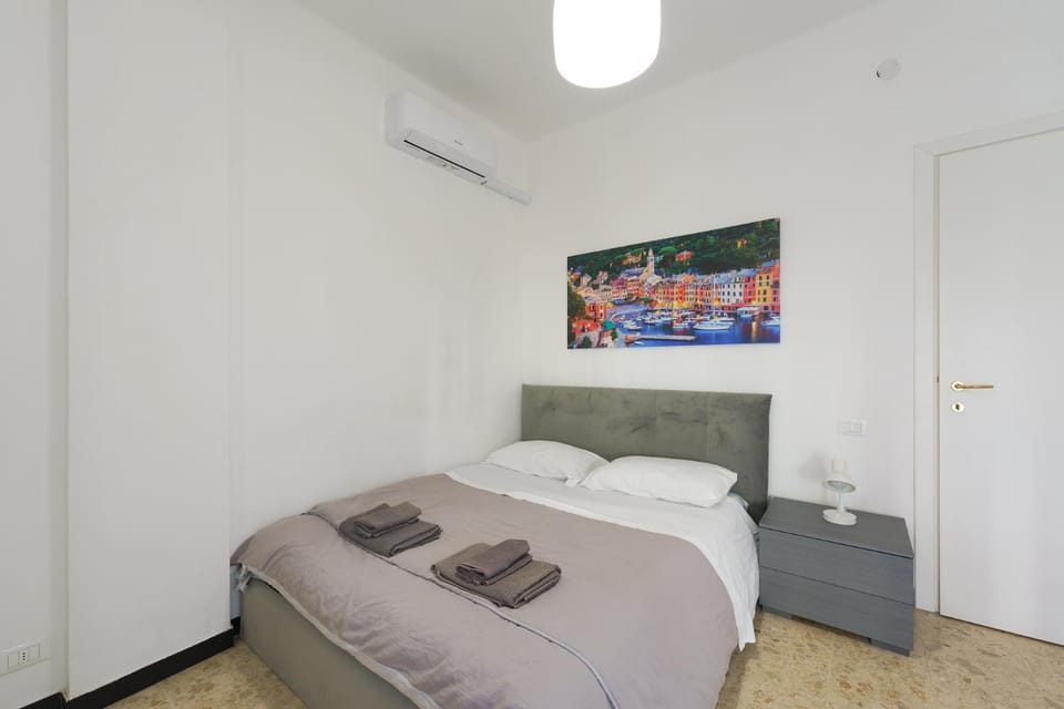 Bed, Photo of the whole room, Bedroom, towels, air conditioner