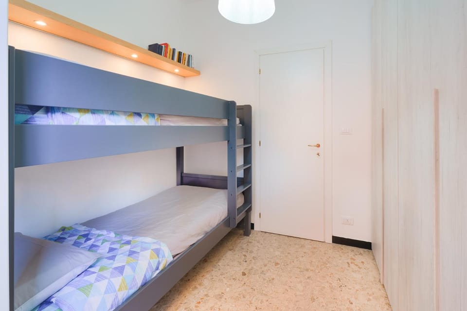 Bed, Library, Photo of the whole room, Bedroom, bunk bed, wardrobe