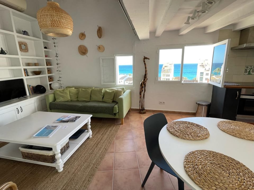 TV and multimedia, Living room, Dining area, Sea view