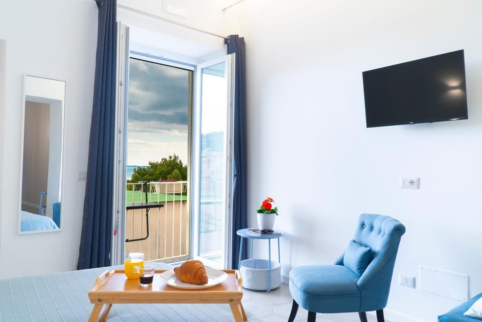 View (from property/room), Balcony/Terrace, Bedroom, Sea view