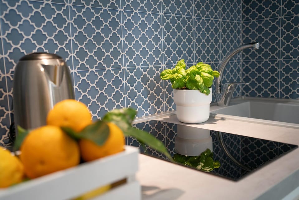 Coffee/tea facilities, Decorative detail, Decorative detail, stove, stove, kitchen, kitchen