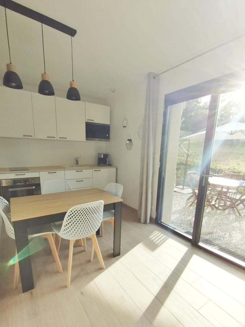Kitchen or kitchenette, Dining area, minibar, pet friendly, stove