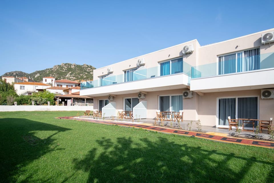 Property building, Garden, Garden view