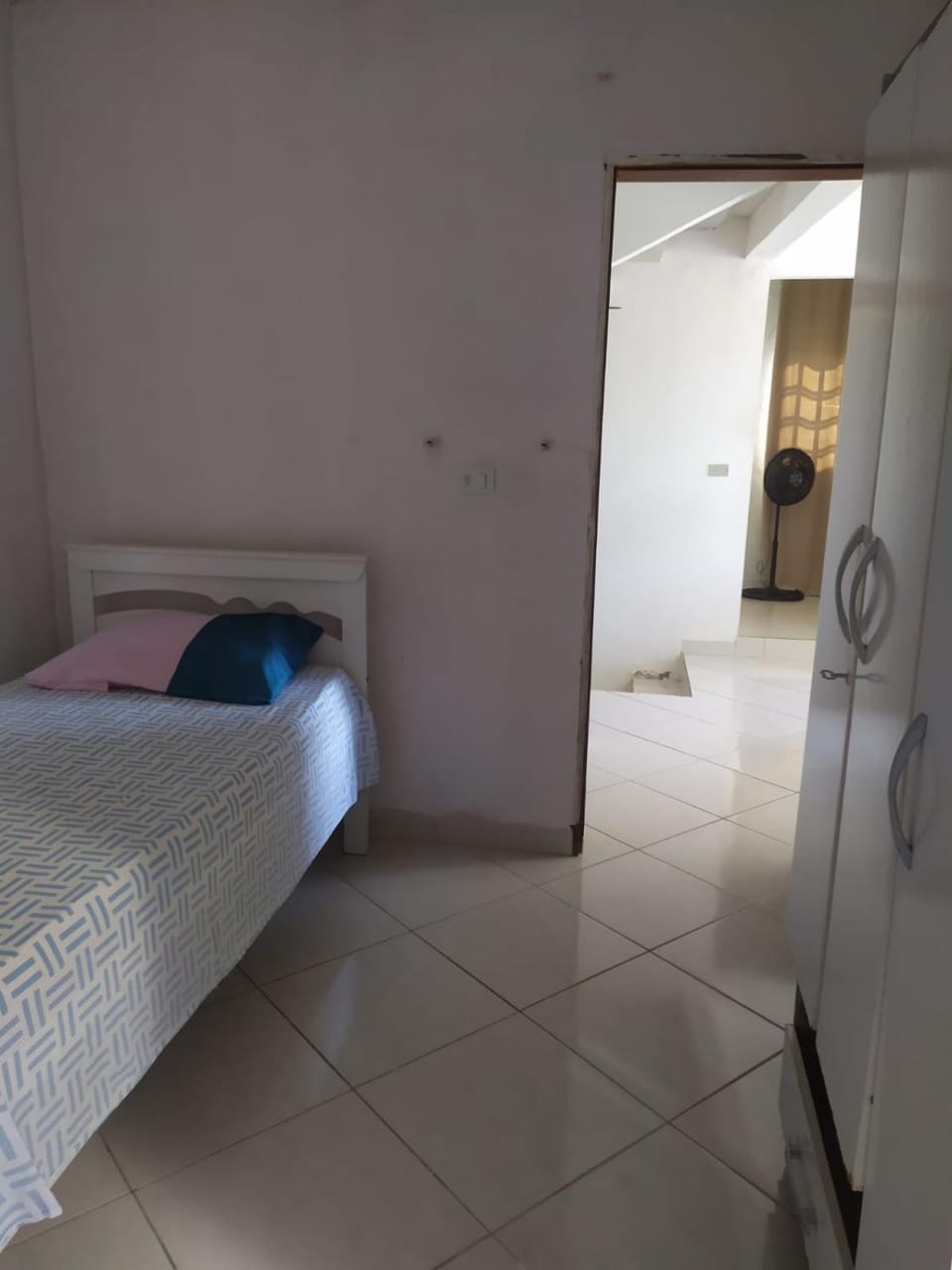 Photo of the whole room, Bedroom, wardrobe