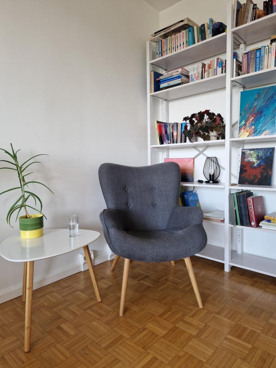 Big room with balcony in a shared apartment in the center of Kerava Vacation rental in Uusimaa