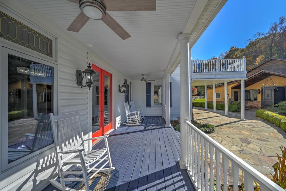 Willow Ridge Lodging and Events Nature lodge in Swannanoa