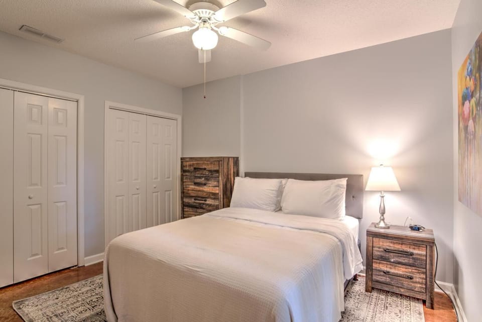 South Asheville Townhome 14 A House in Asheville