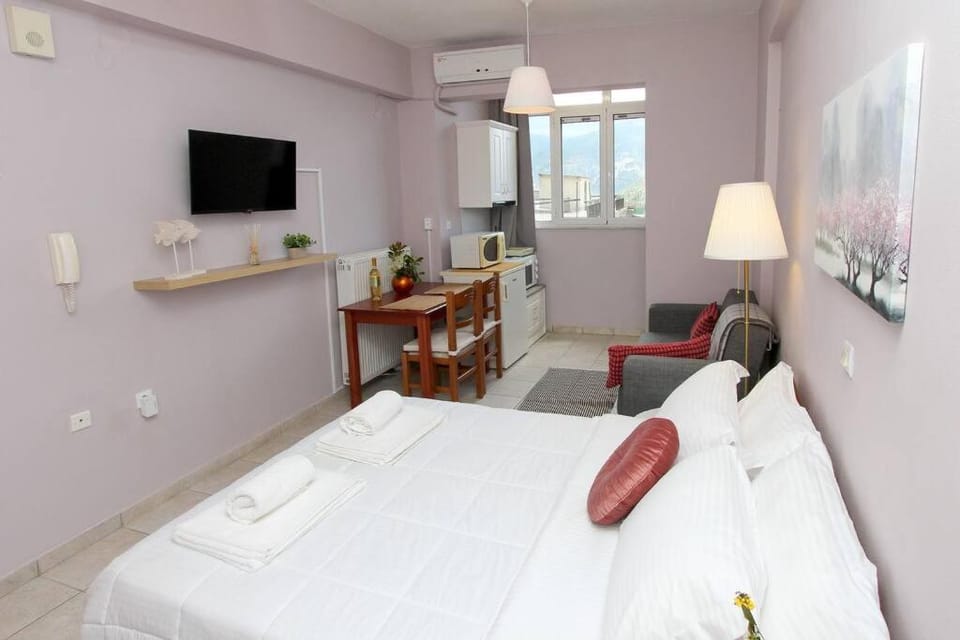 Κεντρικό κομψό ήσυχο στούντιο. Apartment in Peloponnese, Western Greece and the Ionian