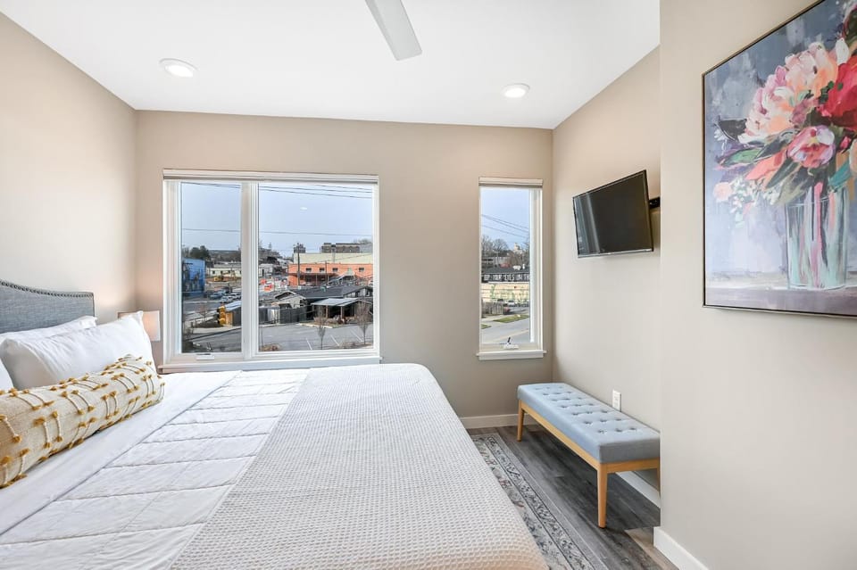 Immaculate South Slope Townhome Unit 96 House in Asheville