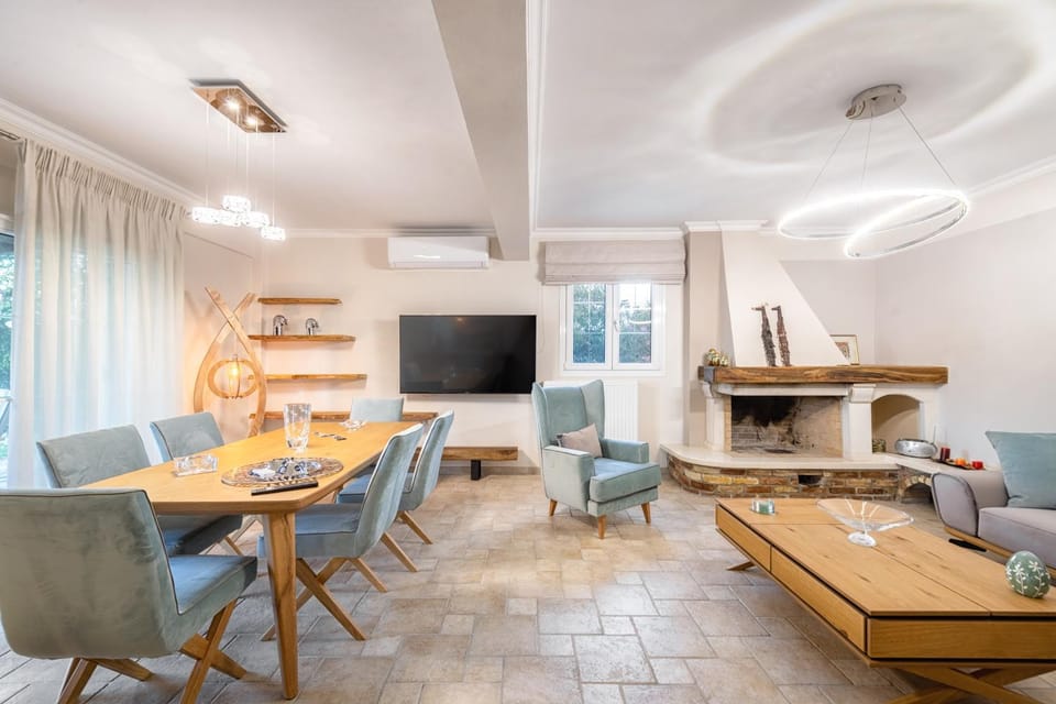 Living room, Seating area, Dining area