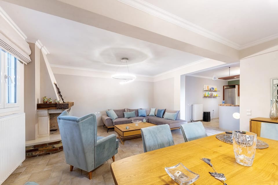 Living room, Seating area, Dining area