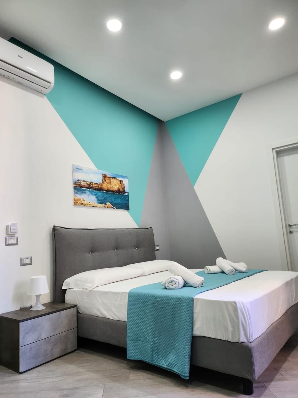 Bed, Bedroom, towels, air conditioner