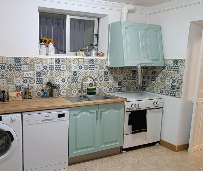 oven, kitchen
