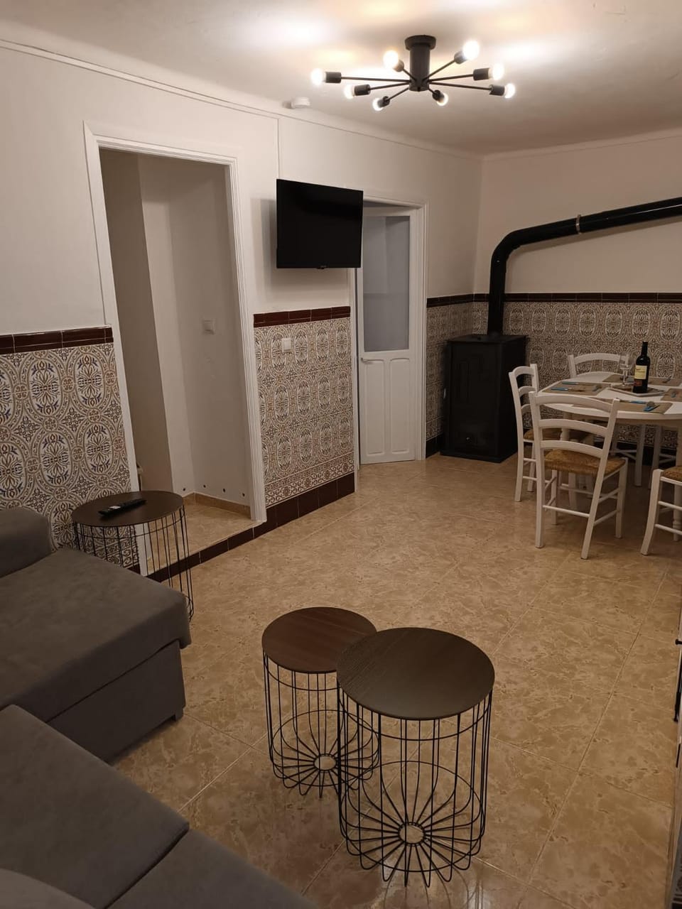 Communal lounge/ TV room, TV and multimedia, Dining area, flat iron