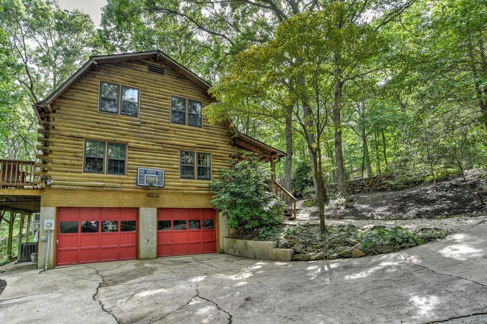 Charming Renovated Cabin with Fireplace Cabin in Asheville