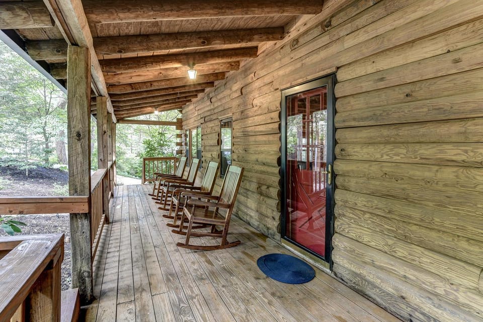Charming Renovated Cabin with Fireplace Cabin in Asheville