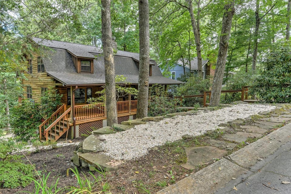 Charming Renovated Cabin with Fireplace Cabin in Asheville