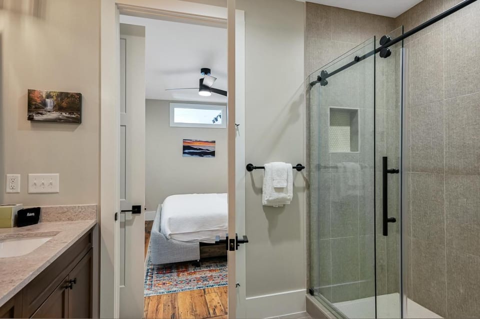 Fantastic 2 Bedroom 2 Bath Condo House in Asheville