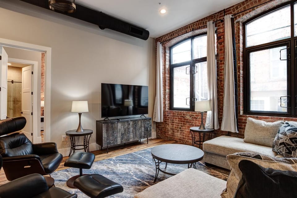 Large 3 bedroom 3 and a half Bath Downtown Condo House in Asheville
