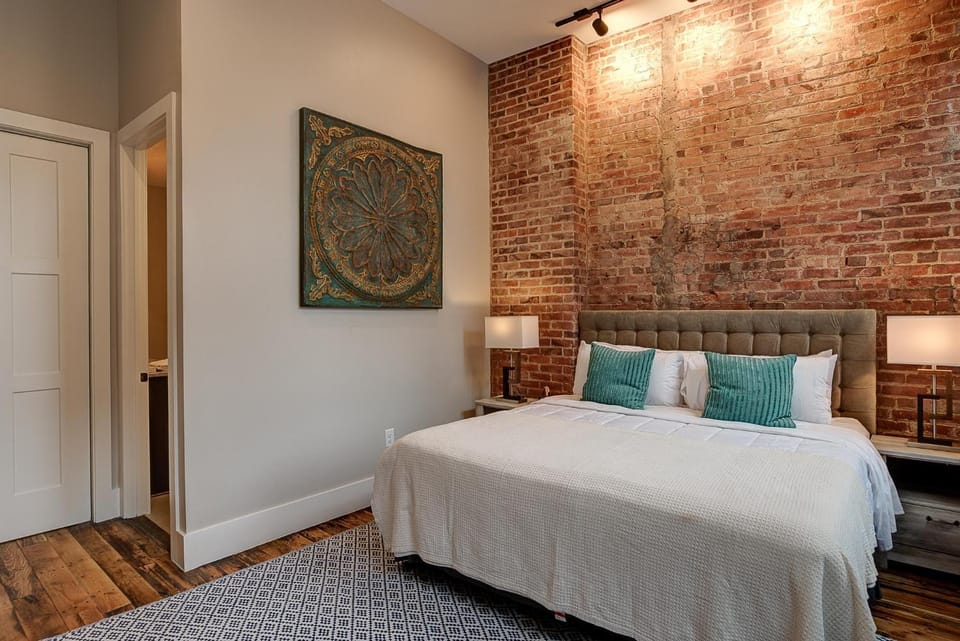 Large 3 bedroom 3 and a half Bath Downtown Condo House in Asheville