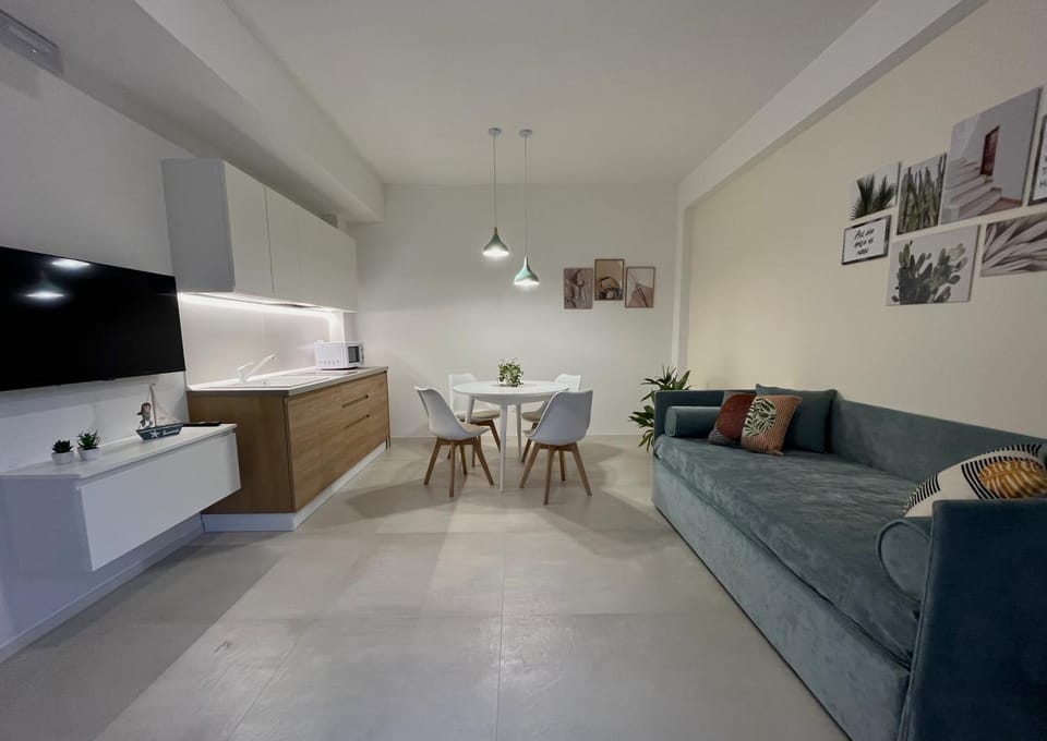 TV and multimedia, Kitchen or kitchenette, Living room, Seating area, Dining area, minibar