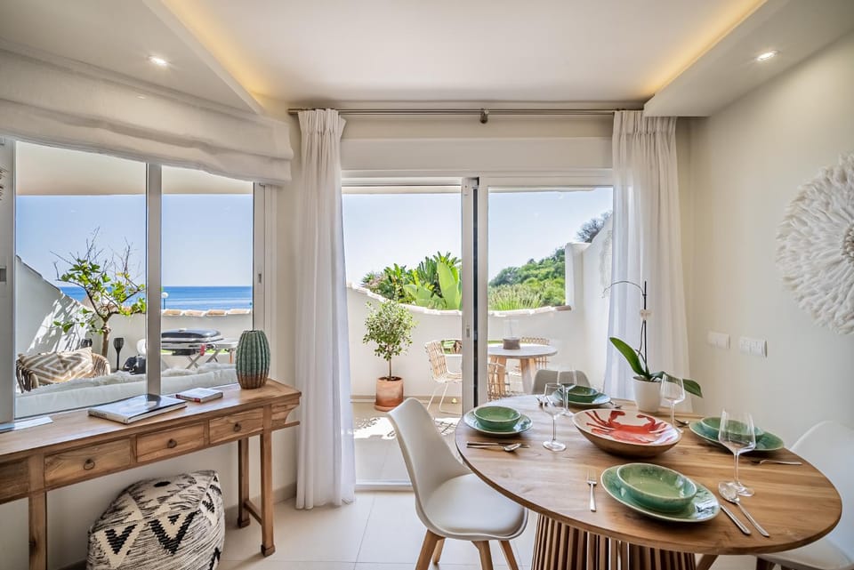 View (from property/room), Balcony/Terrace, Dining area