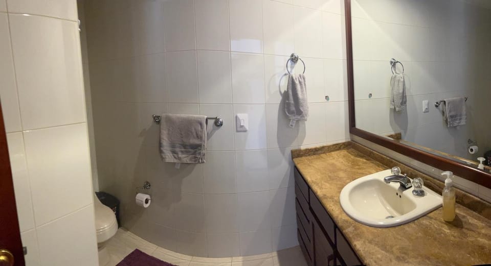 Habitación en ciudad jardin Vacation rental in Cali