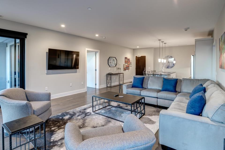 Luxury Downtown Asheville Condo Mountain Views House in Asheville