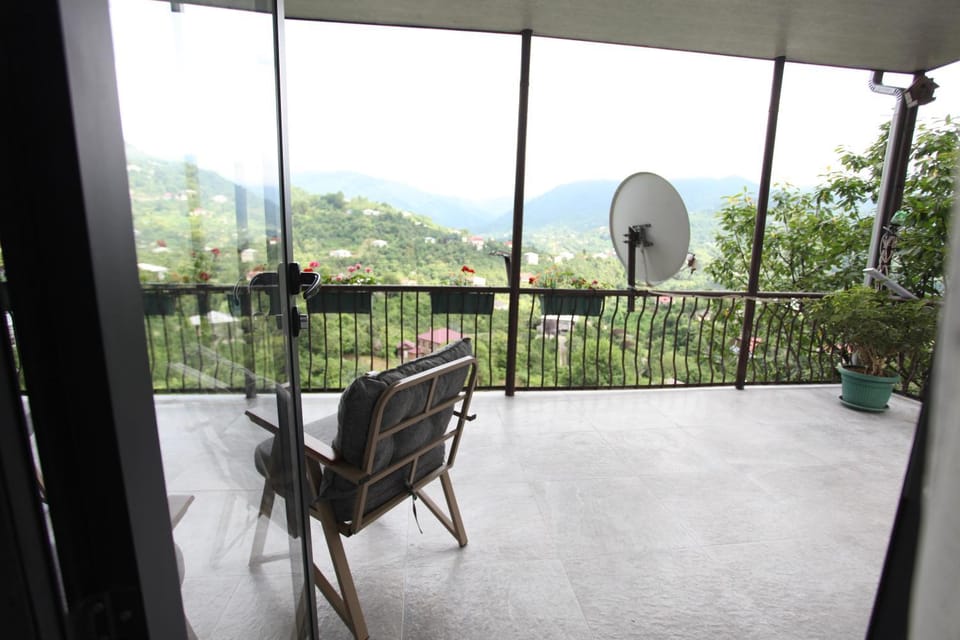 View (from property/room), Balcony/Terrace, Mountain view
