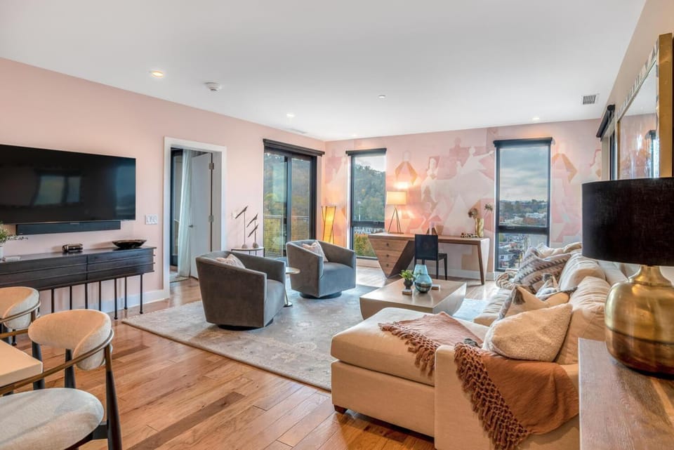 Outstanding Luxury Downtown Condo House in Asheville