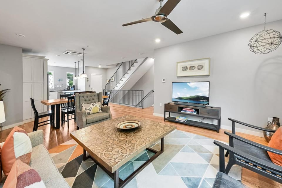 Rooftop Terrace, Elevator & Sauna Access House in Asheville