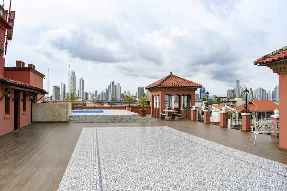 Balcony/Terrace, Balcony/Terrace, Swimming pool