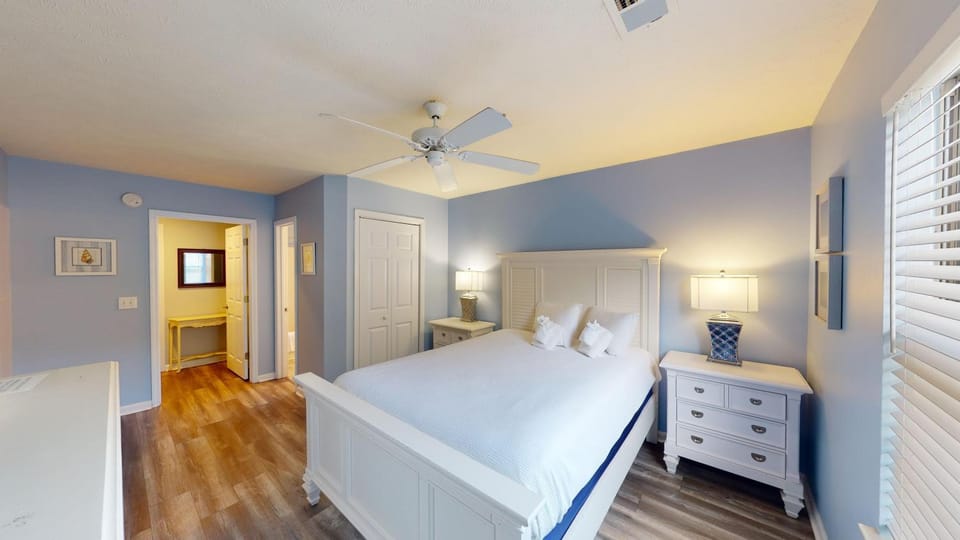 Fairway Escape Modern 3BR with Scenic Views House in South Carolina