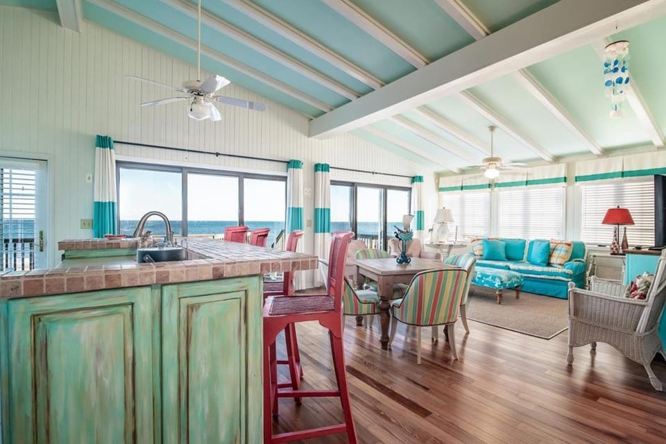 Done Diggin An Oceanfront Oasis House in South Carolina